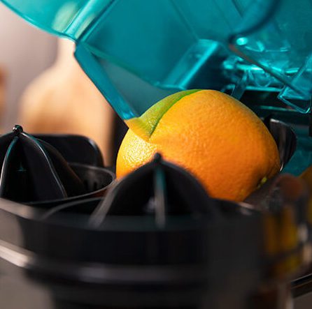 Cecotec Exprimidor Naranjas eléctrico EssentialVita Twice Black. 90 W,  Doble Cabezal y Cortador, Filtro para Pulpa, Vaso 500ml, Piezas aptas para  lavavajillas : : Hogar y cocina